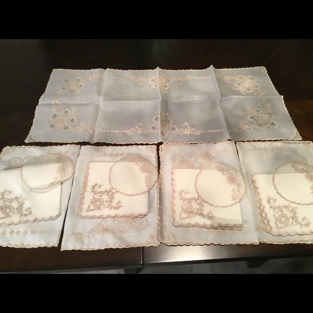 VINTAGE LUXURY SILK TABLECLOTH‎ SETS FOR 6